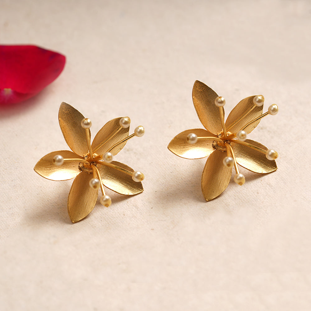 Sarika- Golden Stud Earrings