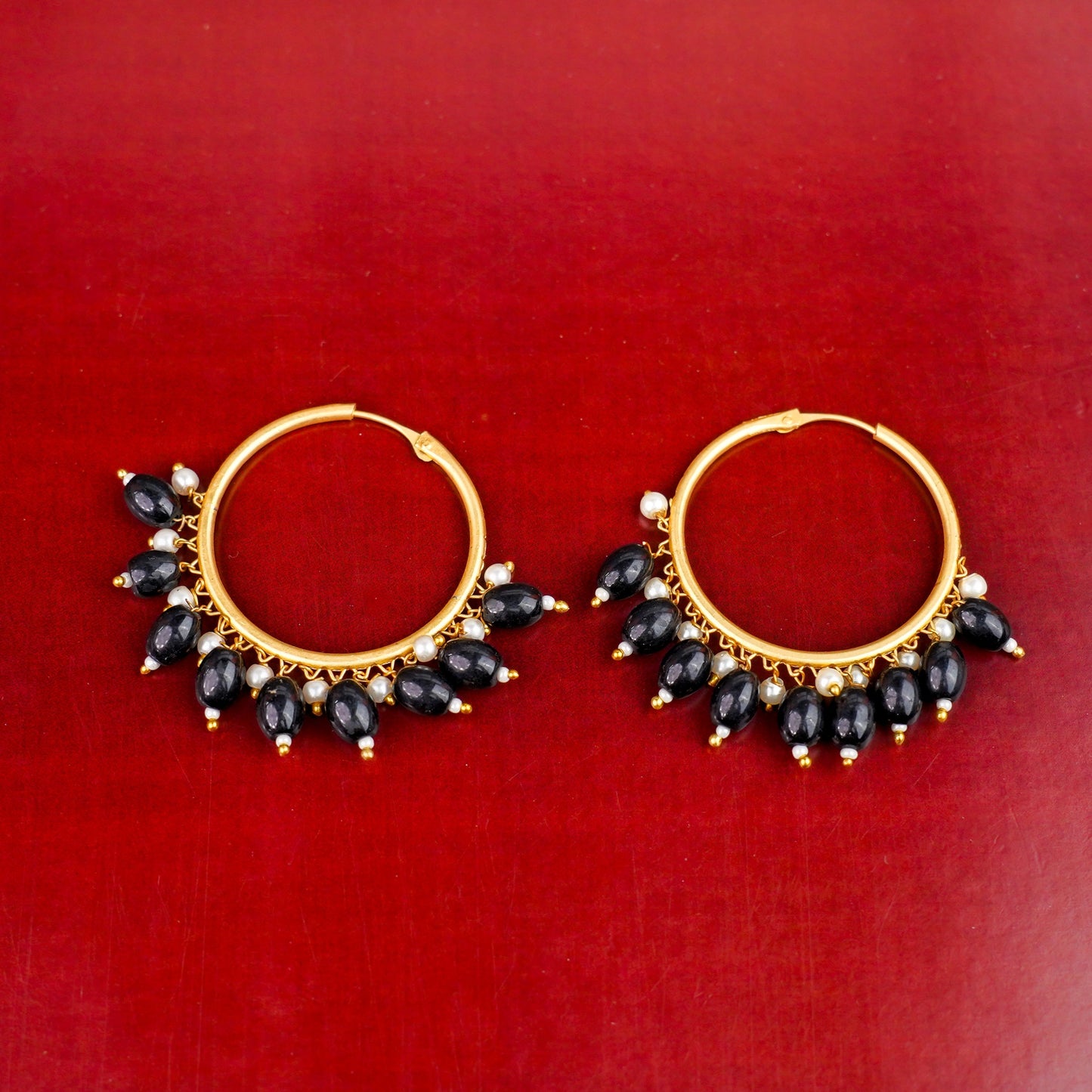 Zoya- Hanging Pearl Hoops Earrings(Black)