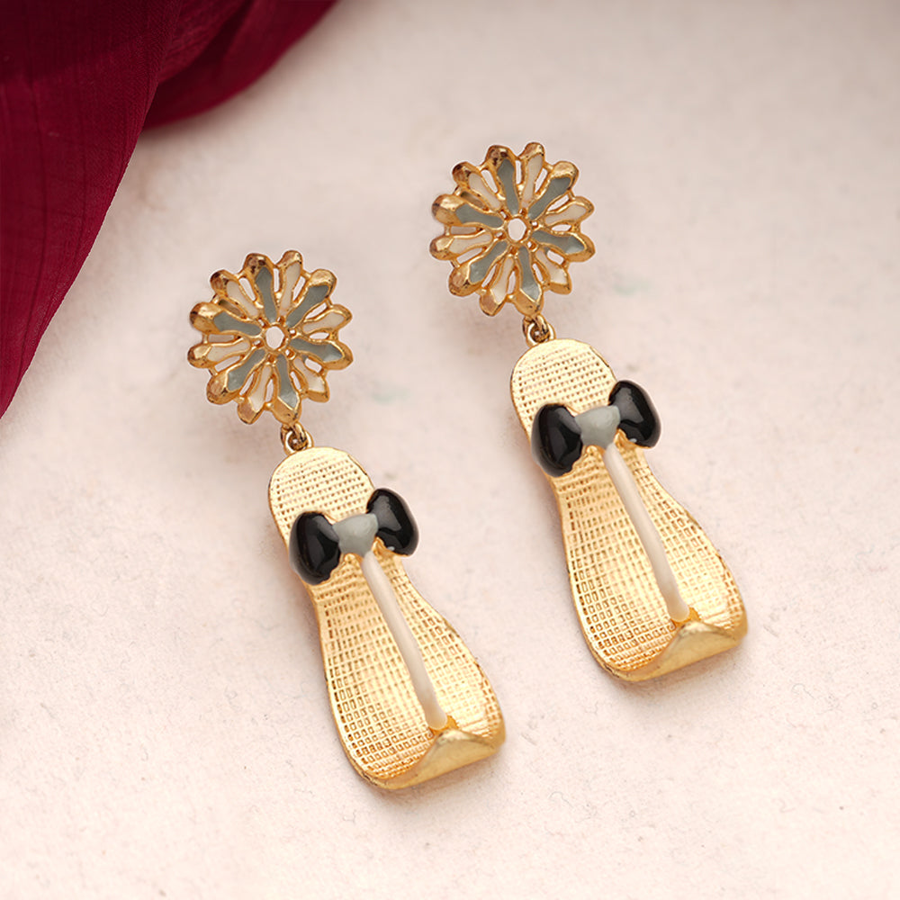 Amaira- Golden Dangler Earrings