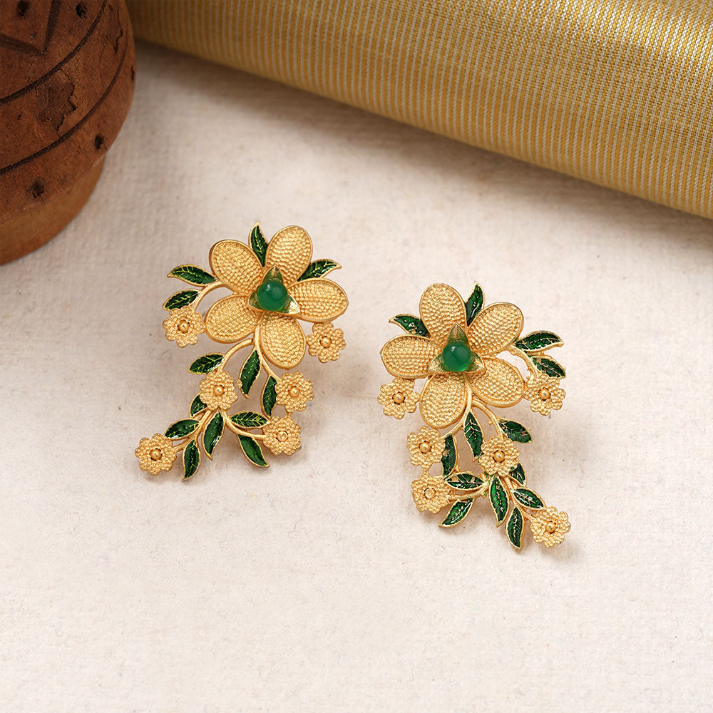 Pranavi- Stone Studded Golden Stud Earrings