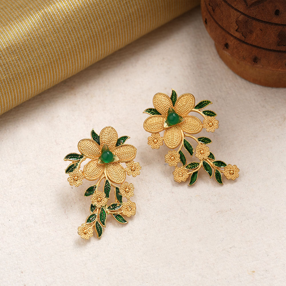 Pranavi- Stone Studded Golden Stud Earrings