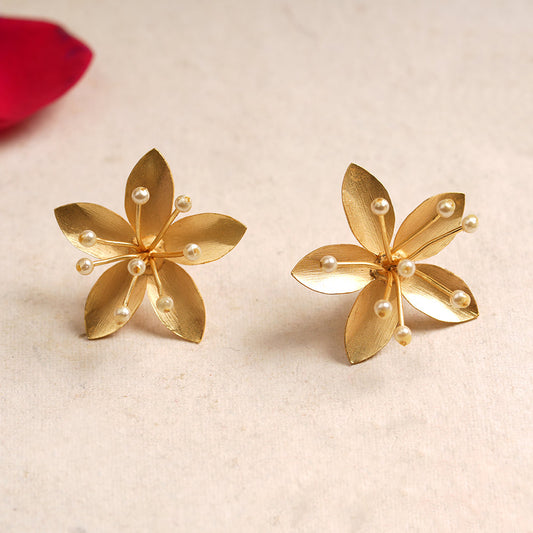 Sarika- Golden Stud Earrings