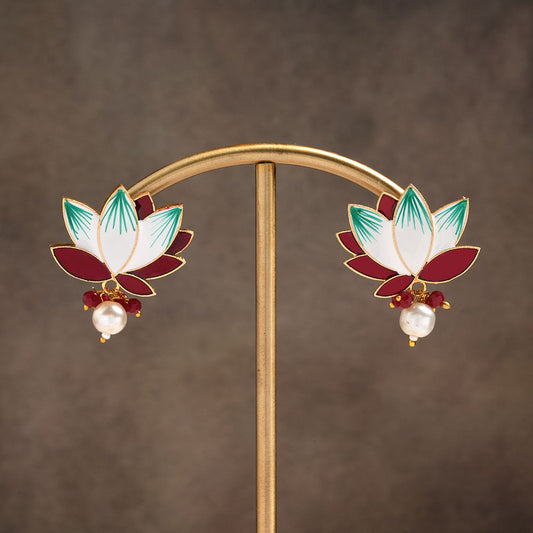 Kiyona – Hanging Pearl Stud Earrings