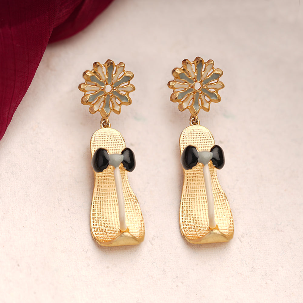 Amaira- Golden Dangler Earrings