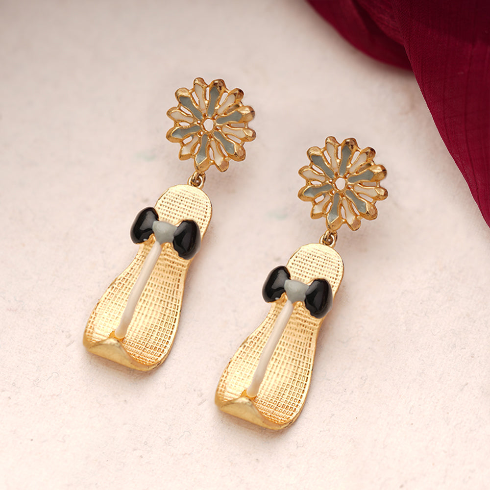 Amaira- Golden Dangler Earrings